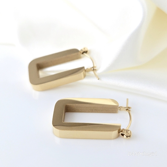 NEW Gold Rectangle Hoop Earrings - Picture 4 of 10